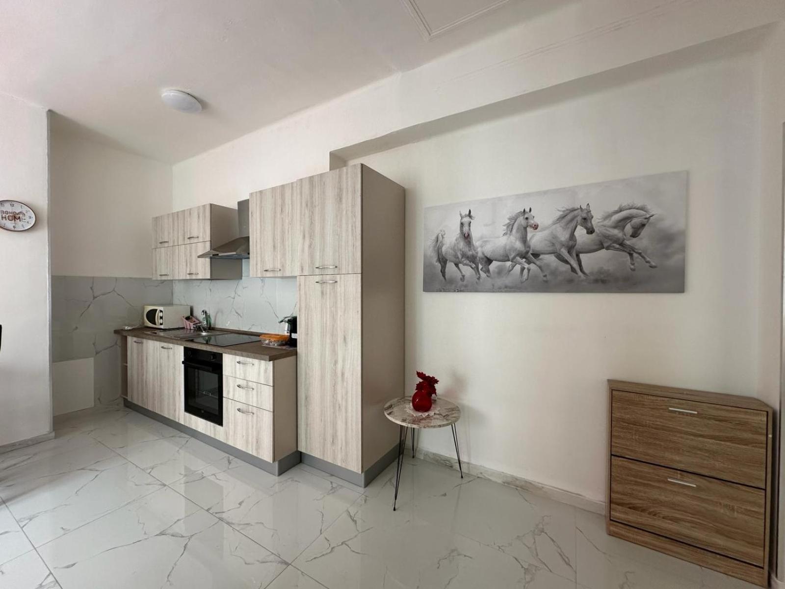 Wh - Dolce Vita - Bilocale - 5 Minuti Dal Centro - Parcheggio Gratuito - Wifi 산레모 외부 사진