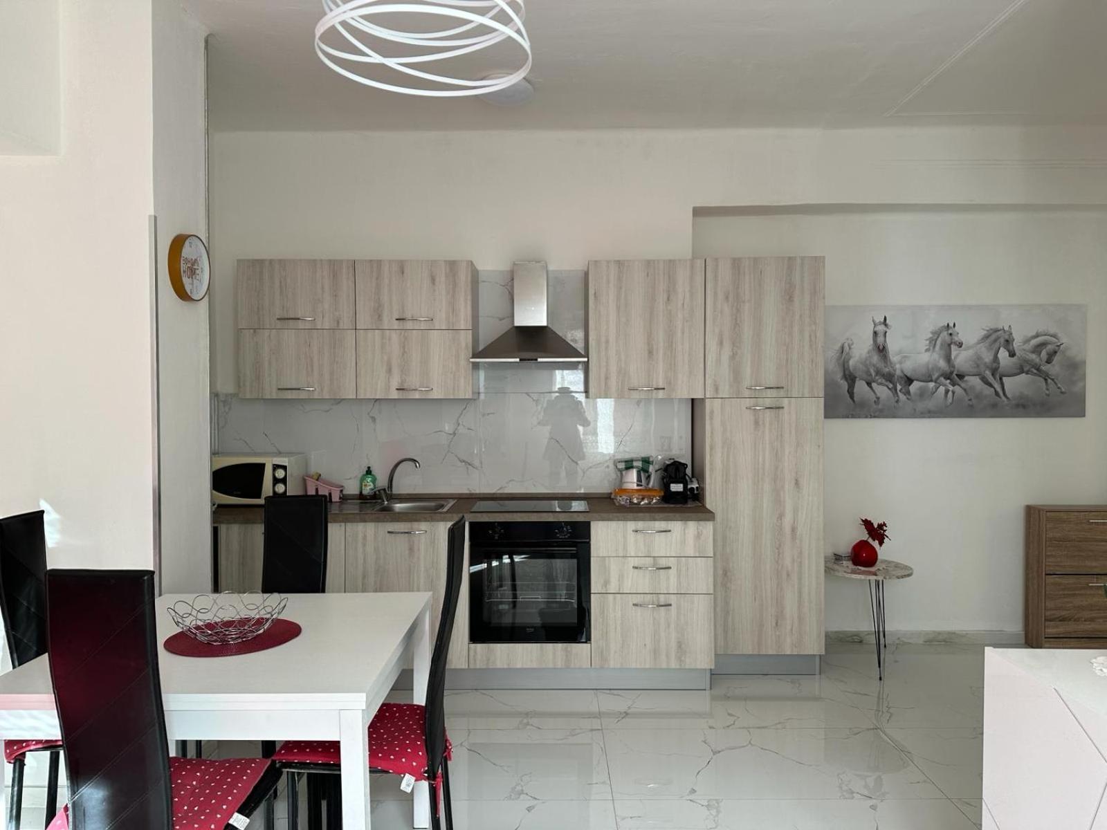 Wh - Dolce Vita - Bilocale - 5 Minuti Dal Centro - Parcheggio Gratuito - Wifi 산레모 외부 사진